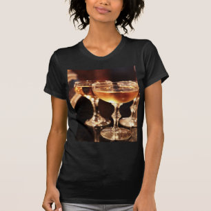 Camiseta taça de champanhe brinde dourado