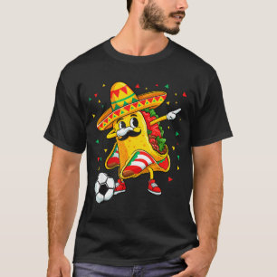 Camiseta Taco jogando futebol mexicano cinco de maio sombre