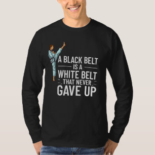 Camiseta Taekwondo Fighter Kicking Treinando Cinturão Negro