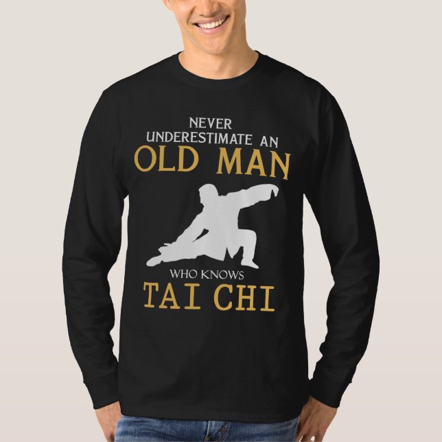 Camiseta Tai Chi Wit: Nunca Subestime um Velho com I (Frente)