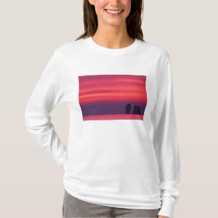Camiseta Tailândia, Baía de Phang Nga. Céu rosa refletido n