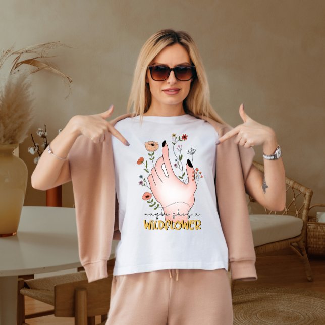 Camiseta Talvez ela seja uma flor silvestre  (Criador carregado)