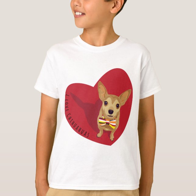 Camiseta Tan Chihuahua com um arco de gravata em um coração (Frente)
