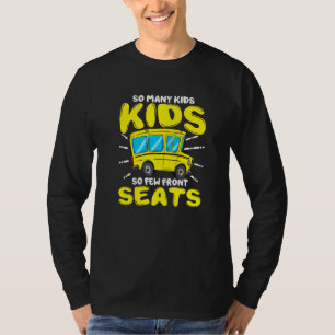 Camiseta Tantos Miúdos Tantos Poucos Assentos na Frente Mot