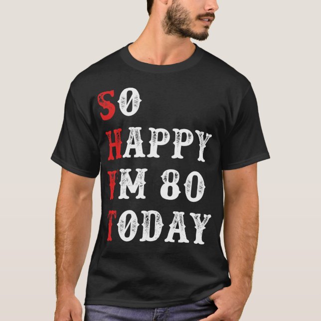 Camiseta Tão feliz que tenho 80 anos hoje. (Frente)