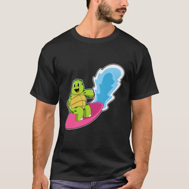 Camiseta Tartaruga como Surfista com Prancha de Surfe (Frente)