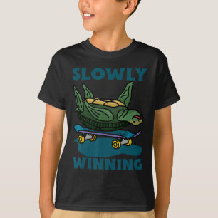 Camiseta Tartaruga engraçada andando de skate lentamente ga