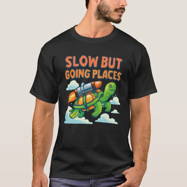 Camiseta Tartaruga voadora com Jetpack - Lenta, mas indo ao (Frente)