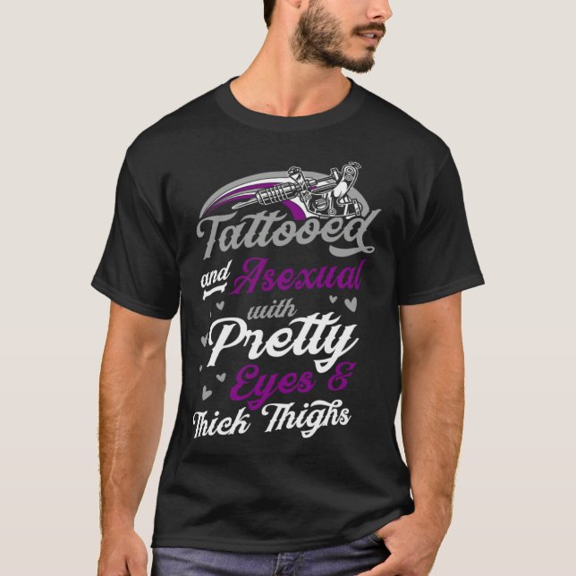 Camiseta Tattooed And Asexual With Pretty Eyes And Thick Th (Frente)