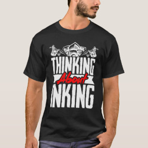 Camiseta Tatuagem Artista Pensando Em Tingir