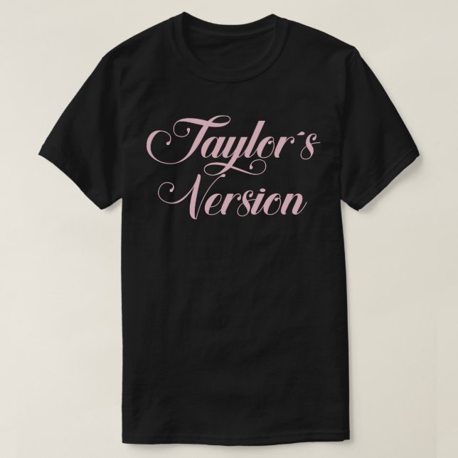 Camiseta Taylors Versão rosa TShirt (Frente do Design)