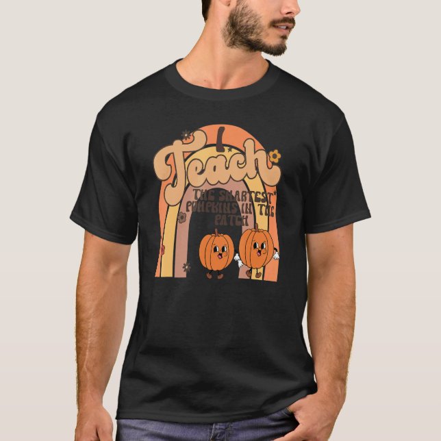 Camiseta Teach The Smartest Pumpkin In The Patch Rainbow Te (Frente)