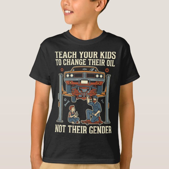 Camiseta Teach Your Kids To Change Their Oil Not Their Gend (Frente)