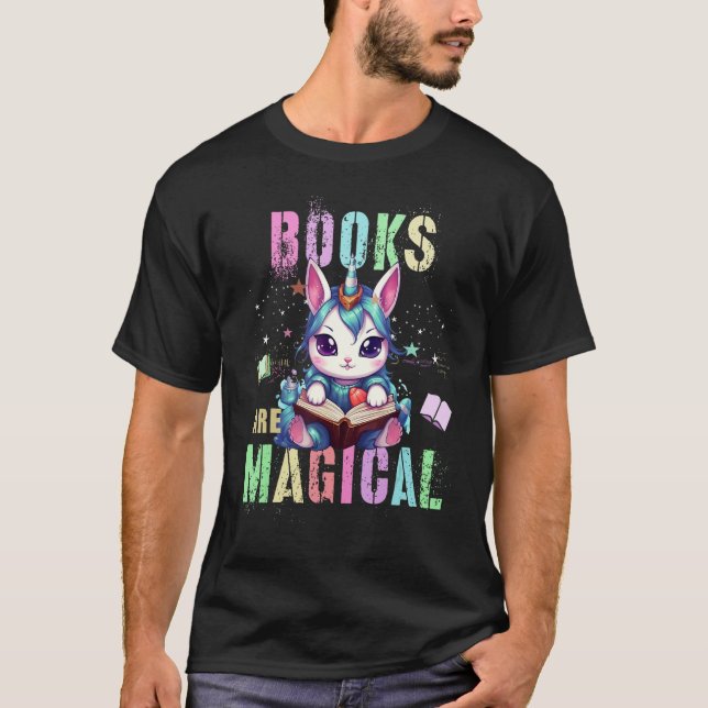 Camiseta Teacher BOOKS ARE MAGICAL Cat Unicorn School Libra (Frente)
