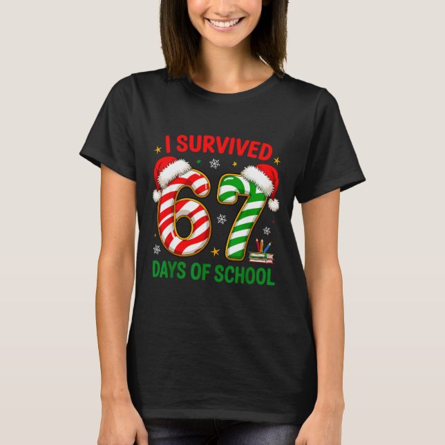 Camiseta Teacher Christmas Funny Meme I Survived 67 Days Of (Frente)