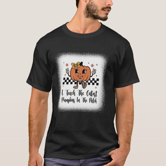 Camiseta Teacher I Teach The Cutest Pumpkins in The Patch  (Frente)