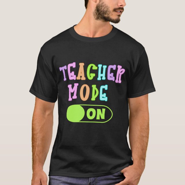 Camiseta Teacher Mode On Pillow (Frente)