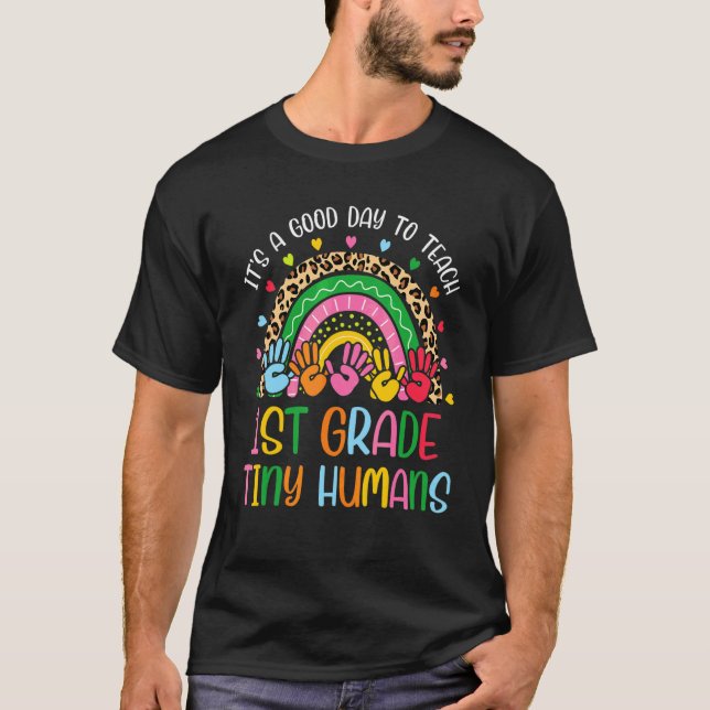 Camiseta Teacher Of Tiny Humans Leopard Rainbow Students Fi (Frente)