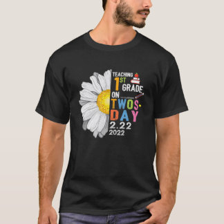 Camiseta Teaching 1St Grade On Twosday 2-22-22 22Nd Februar