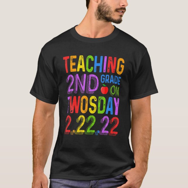 Camiseta Teaching 2Nd Grade On Twosday 2/22/2022 Towsday Te (Frente)