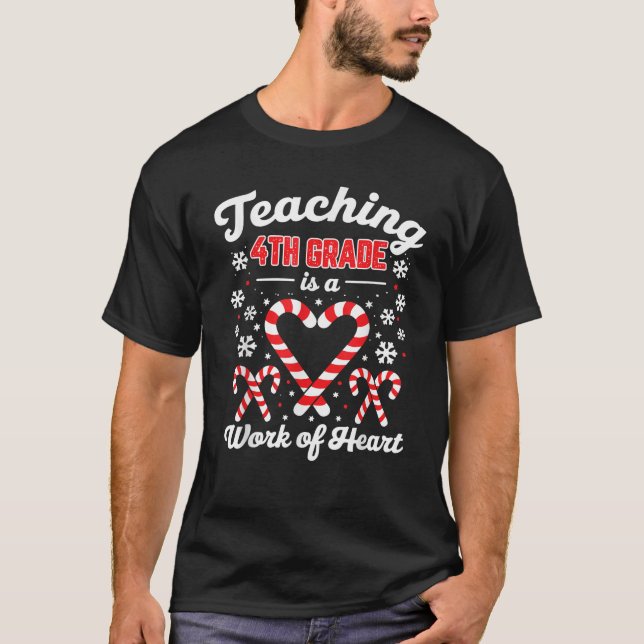 Camiseta Teaching 4th Grade is a Work of Heart Cute Christm (Frente)