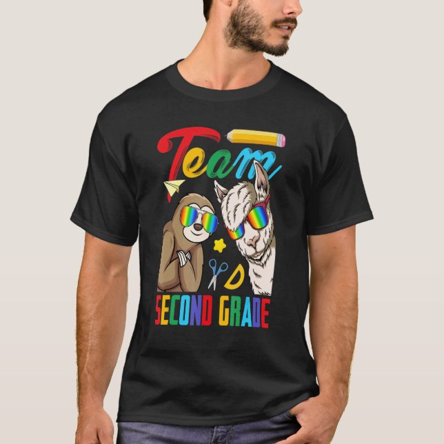 Camiseta Team 2nd Grade Sloth With Llama First Day Of Schoo (Frente)