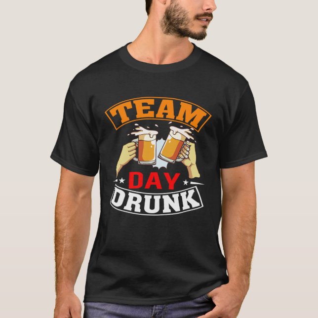 Camiseta Team Day Drunk Beer Garage Day Drinker (Frente)