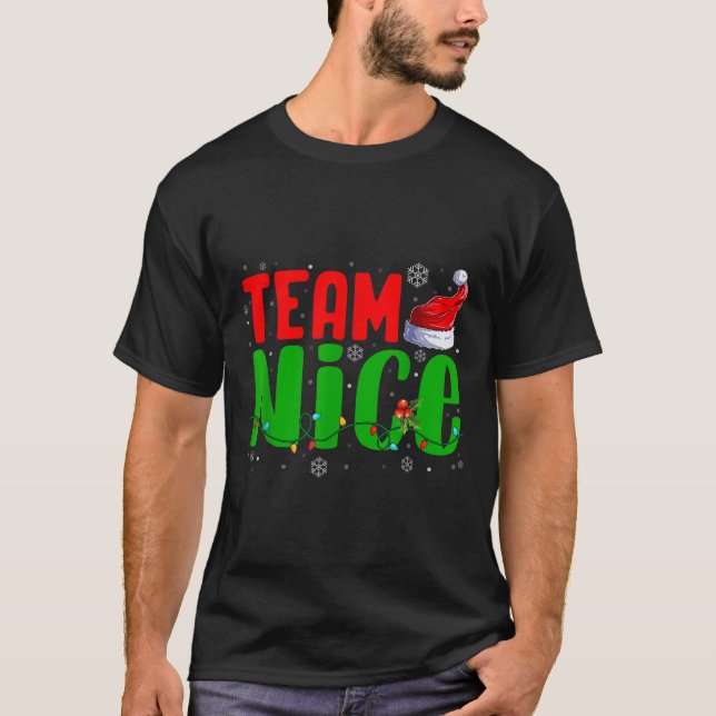 Camiseta Team Naughty Nice Santa Hat Funny Christmas Matchi (Frente)