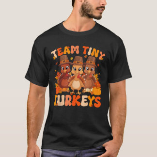 Camiseta Team Tiny Turkeys Retro Thanksgiving themed Cartoo