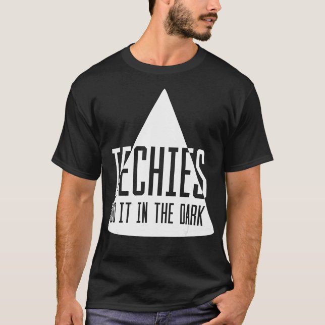 Camiseta Técnicas Fazem Isso No Entusiasmo Escuro Da Tecnol (Frente)