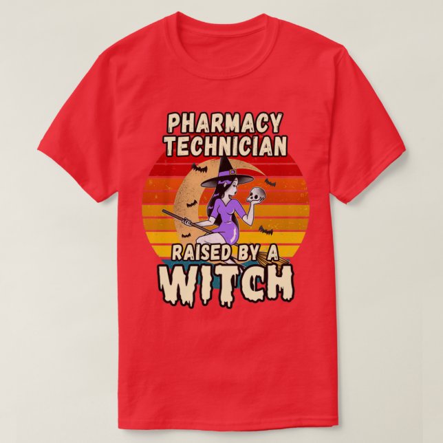CAMISETA TÉCNICO DE FARMACIA LEVANTADO POR UM HALLOWEEN DE  (Frente do Design)