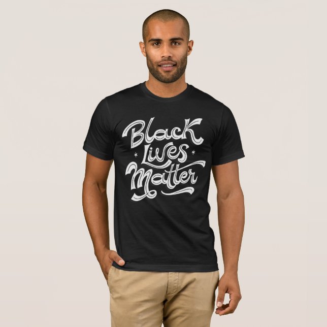 Camiseta Tee da Mensagem BLM Retroativa - Declaração Negrit (Frente Completa)