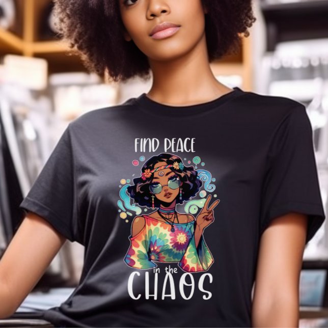 Camiseta Tee da Tipografia de Boho - Encontrar Paz no Caos  (Criador carregado)
