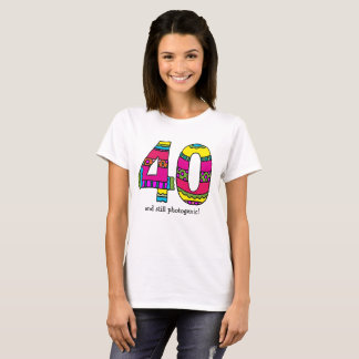 Camiseta Tee feminino "40" e ainda fotogênica