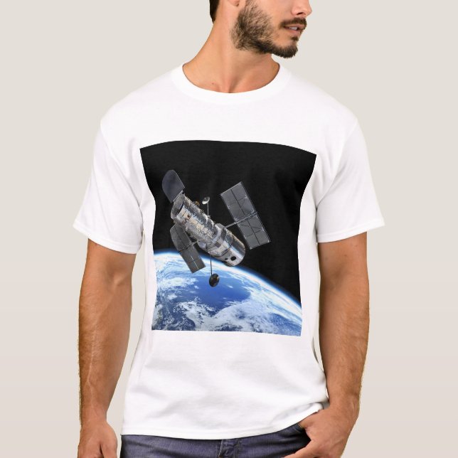 Camiseta Telescópio Espacial Hubble na Terra Orbit Foto da  (Frente)