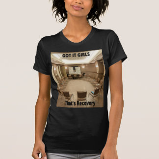Camiseta Tem uma garota que é T-Shirts de recuperação