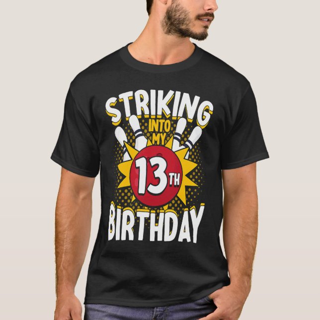 Camiseta Tema de Boliche de Aniversário 13 tocando no Anive (Frente)