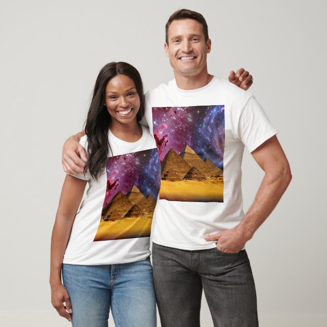 Camiseta tempestade cósmica acima do egito (Unissex)