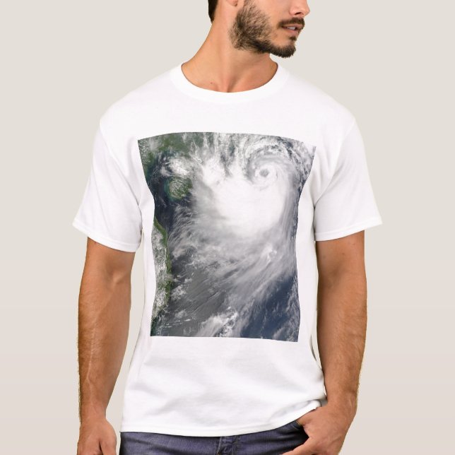 Camiseta Tempestade tropical Koppu perto de terra (Frente)