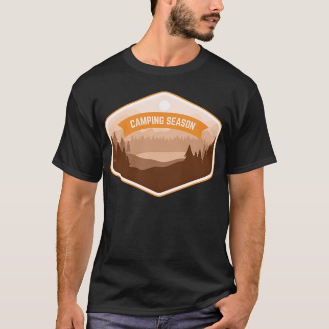 Camiseta TEMPORADA DE ACAMPAMENTO DE DESENHO ANIMADO engraç (Frente)