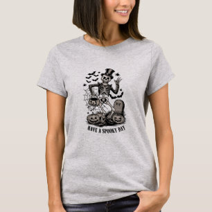 Camiseta Tenha um Dia Assustador Halloween Bruxa Esqueleto
