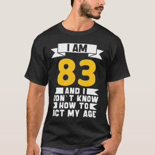 Camiseta Tenho 83 anos, não sei como agir com 83 anos.
