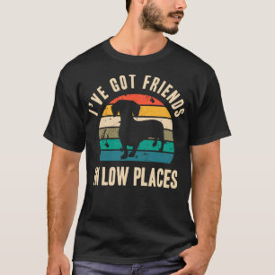 Camiseta Tenho Amigos em Baixo Lugares Engraçados Dachshund