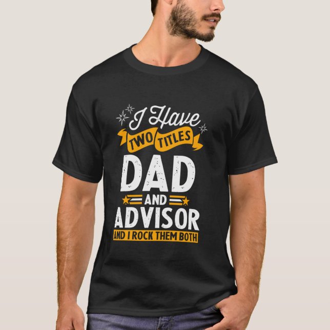 Camiseta Tenho Dois Títulos De Pai E Dia de os pais Advisor (Frente)