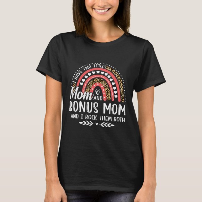 Camiseta Tenho Dois Títulos Mãe Bonus Mãe Dia de as mães Le (Frente)