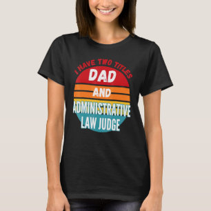 Camiseta Tenho Dois Títulos, Pai E Juiz De Direito Administ