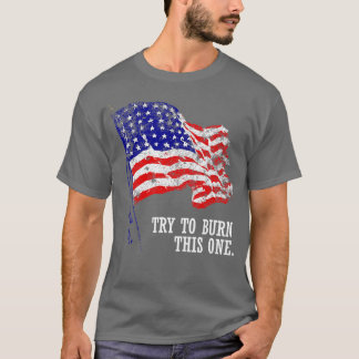 Camiseta Tente queimar esta bandeira americana.
