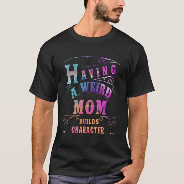 Camiseta Ter Uma Mãe Estranha Construi Caráter Engraçado Mu (Frente)
