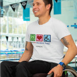 Camiseta Terapêutica Recreacional Com Paz Amor Terapêutica<br><div class="desc">Terapia Recreacional Peace Love. Um presente terapêutico de recreação bonito para um terapeuta que usa intervenções para ajudar pessoas com deficiência. Um sinal de paz,  coração e pessoa em uma cadeira de rodas. Personalize esta camiseta terapeuta com um nome.</div>