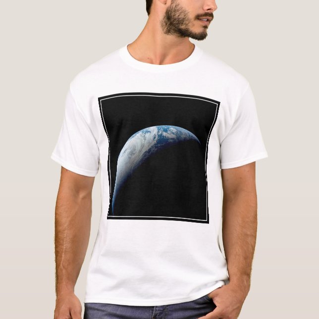 Camiseta Terra Crescente Tirada Da Missão Apollo 4. (Frente)
